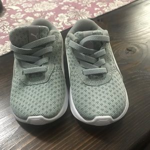 Puma tennis shoes